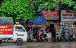 Hàng quán tại Hà Nội mở lại, lực lượng chức năng liên tục đi kiểm tra