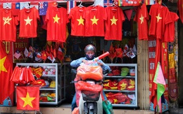 Hà Nội, TP.HCM rực rỡ cờ đỏ mừng 45 năm ngày thống nhất đất nước
