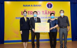 Nam A Bank tặng 2 phòng cách ly áp lực âm và 40 giường y tế