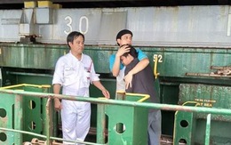 Tàu cá Ninh Thuận cứu một người Philippines trôi dạt trên biển