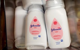Johnson & Johnson dừng bán phấn rôm ở Mỹ, Canada: Bộ Y tế yêu cầu hãng báo cáo