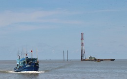 Cà Mau đề nghị dừng thi công các trụ tuôcbin điện gió Tân Thuận