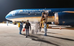 297 người Việt từ UAE về Cần Thơ được đưa đi cách ly