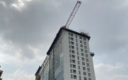 ‘Cắt ngọn’ tầng 18 tòa nhà 8B Lê Trực