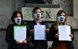 Nhiều gia đình Ý muốn đòi công lý cho thân nhân chết vì COVID-19