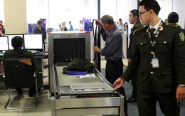 'Cầm nhầm' điện thoại ở sân bay Nội Bài, bị giữ ở Tân Sơn Nhất
