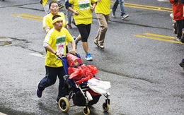 Bức thư đẫm lệ của người cha 5 năm đẩy con trai bại não dự 40 giải marathon để tìm điều kỳ diệu