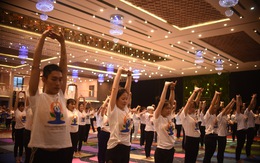 Hơn 600 người cùng tham gia tập YOGA tại Phú Yên