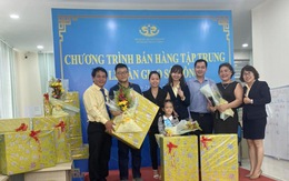 Trao sổ hồng cho khách mua nhà ở Khu Đô thị mới Trà Vinh