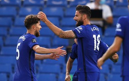 Giroud bay người đánh đầu ghi bàn giúp Chelsea củng cố vị trí thứ 3