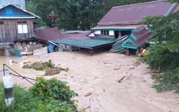 Hơn 2.650 người bị cô lập trong nước và bùn do lũ lụt ở Indonesia