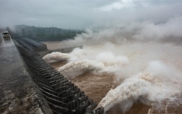 Nước lũ lớn kinh hoàng đổ về đập Tam Hiệp, vượt cảnh báo 15 mét