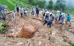 Chồng 'chết đứng' nhìn vợ con bị đất đá vùi lấp do mưa lớn ở Hà Giang