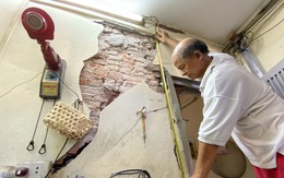 'Chống nạng' ngôi nhà trong phố cổ Hà Nội bị sụp lún do xây khách sạn