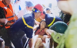 Hàng xóm bất lực nhìn hai mẹ kêu cứu trong căn nhà bị sập ở Hà Giang