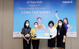 Napas trao giải cho khách hàng trúng thưởng chương trình 'Ngày không tiền mặt cùng thẻ NAPAS'