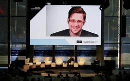 Ông Trump cân nhắc ân xá 'người thổi còi' Edward Snowden