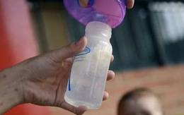 Phát hiện 9 loại sữa bột trẻ em chứa chất gây ung thư tại Hong Kong
