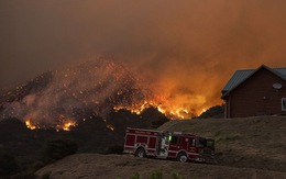 Cháy rừng ở Nam California, gần 8.000 người sơ tán