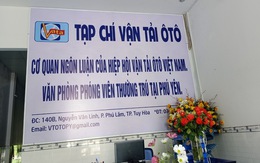 Tự treo biển văn phòng phóng viên thường trú của tạp chí Vận tải Ôtô