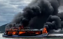 Biên phòng Kiên Giang cứu 25 người trên chiếc tàu bị cháy giữa biển
