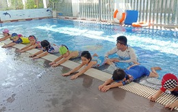Dạy con sinh tồn dưới nước trước khi dạy bơi