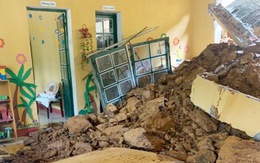 Sạt lở đất làm sập phòng học: Mượn nhà dân làm phòng học tạm