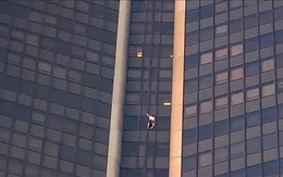 Sau 5 năm, lại một người trèo cheo leo lên tòa nhà 210m cao nhất Paris