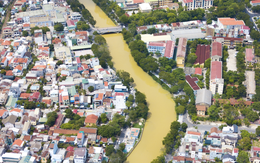 Sông Hương chuyển màu vàng đục khác thường