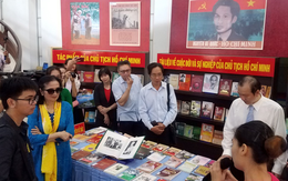 Trưng bày tư liệu về Chủ tịch Hồ Chí Minh và văn nghệ sĩ