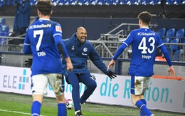 Schalke 04 tạm quên khủng hoảng