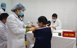 3 nữ tình nguyện viên tiêm thử nghiệm vắc xin ngừa COVID-19 liều cao nhất