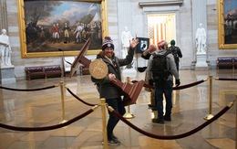 Chiếc bục phát biểu bị đánh cắp của bà Pelosi đã quay trở lại Điện Capitol