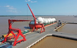 Cảng quốc tế Long An nhận chuyển giao vật tư cho các dự án điện gió