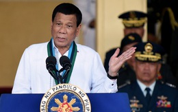 Ông Duterte khen nhóm an ninh tự tiêm vắc xin COVID-19 chưa qua phê duyệt