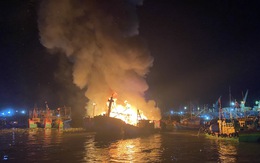 Cháy lớn tại cảng cá Quy Nhơn, 4 tàu cá bị thiêu rụi