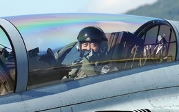 Tổng thống Hàn Quốc ngồi ghế phụ máy bay chiến đấu quảng bá sức mạnh quốc phòng