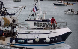 Pháp dọa trả đũa mạnh mẽ sau khi Anh từ chối cấp phép cho tàu đánh cá