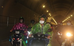 CSGT dẫn đoàn xe máy qua hầm Hải Vân để về quê