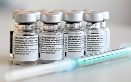 Thêm 603.380 liều vắc xin Mỹ tặng về tới TP.HCM
