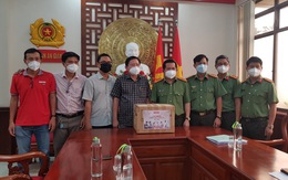 Báo Tuổi Trẻ trao tặng thiết bị y tế phòng, chống dịch COVID-19 cho tỉnh An Giang