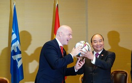 Chủ tịch nước Nguyễn Xuân Phúc gặp Chủ tịch FIFA Gianni Infatino