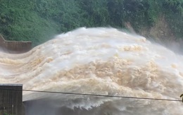 Nhiều thủy điện thượng nguồn Quảng Nam xả nước điều tiết đón mưa lớn