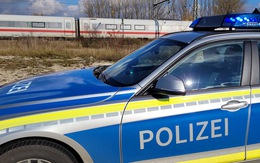 Đâm dao loạn xạ trên xe lửa ở Đức