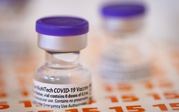 Mỹ và châu Âu cho phép gia hạn sử dụng vắc xin Pfizer nhưng kèm điều kiện