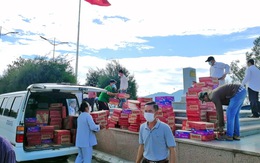 Trao quà hỗ trợ 567 hộ người gốc Việt sinh sống ở Tà Keo, Campuchia