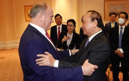 Chủ tịch nước Nguyễn Xuân Phúc gặp Chủ tịch Đảng Cộng sản Liên bang Nga