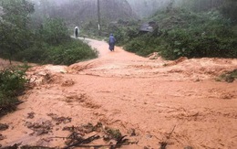Huế di dời khẩn cấp 14 hộ dân dưới chân đèo Phú Gia vì sợ sạt lở do mưa lớn