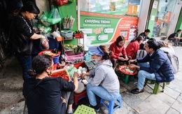 Hà Nội cho phép quận Hoàn Kiếm thí điểm tổ chức việc bán hàng ăn uống trên hè phố