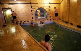 Dịch vụ tắm xông hơi ở Aleppo hút khách nhờ khủng hoảng năng lượng
